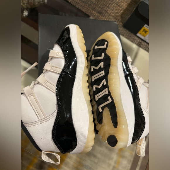 Jordan 11 Retro Size 9c - Picture 4 of 7